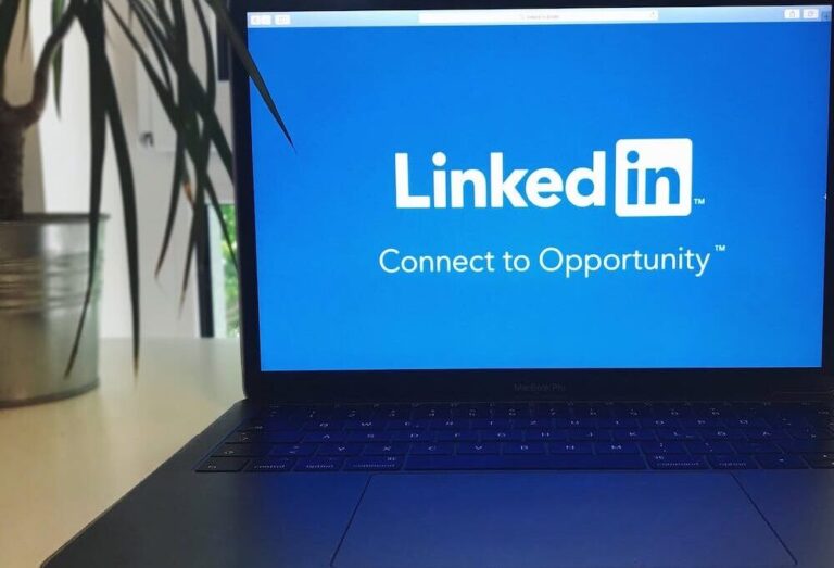 How To Optimize Your LinkedIn Profile For Recruiters